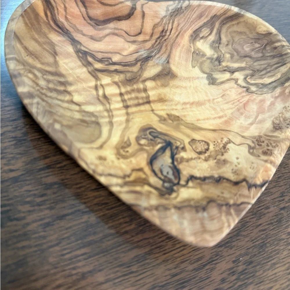 NWOT 100% Handmade Olive Wood Heart Shaped Jewelry Accessory Holder Decor